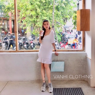 Đầm trắng chân bèo đan dây eo