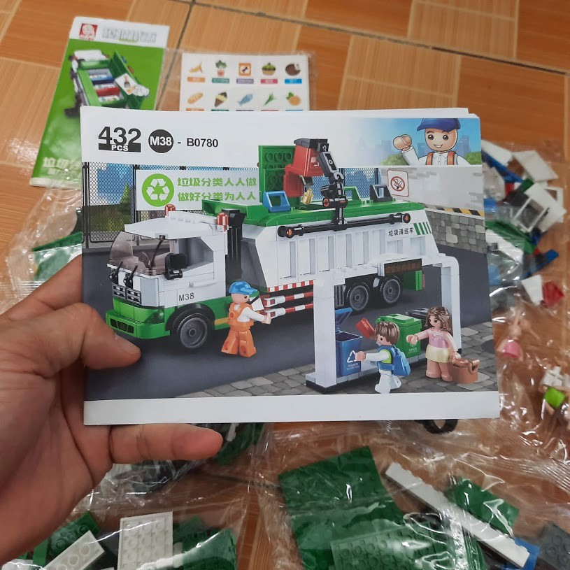 Mô hình lego máy bay chở hàng gồm 383 chi tiết đồ chơi trẻ em bằng nhựa cao cấp hãng Sluban