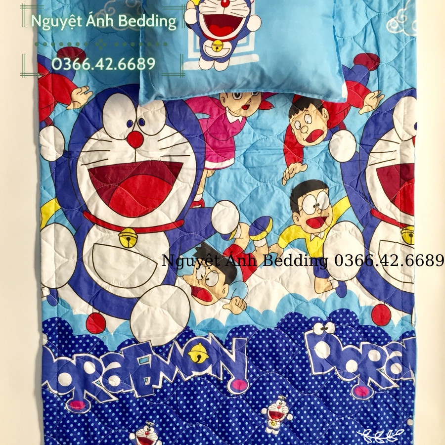 (Giá sốc)  Bộ 1 chăn kèm 1 gối kê đầu cho bé mầm non tới trường - Mẫu Doraemon và bạn | Mền Poly cotton trần bông 3 lớp