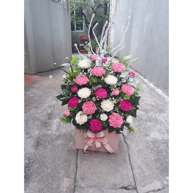 Giỏ hoa hồng giấy nhún xoắn