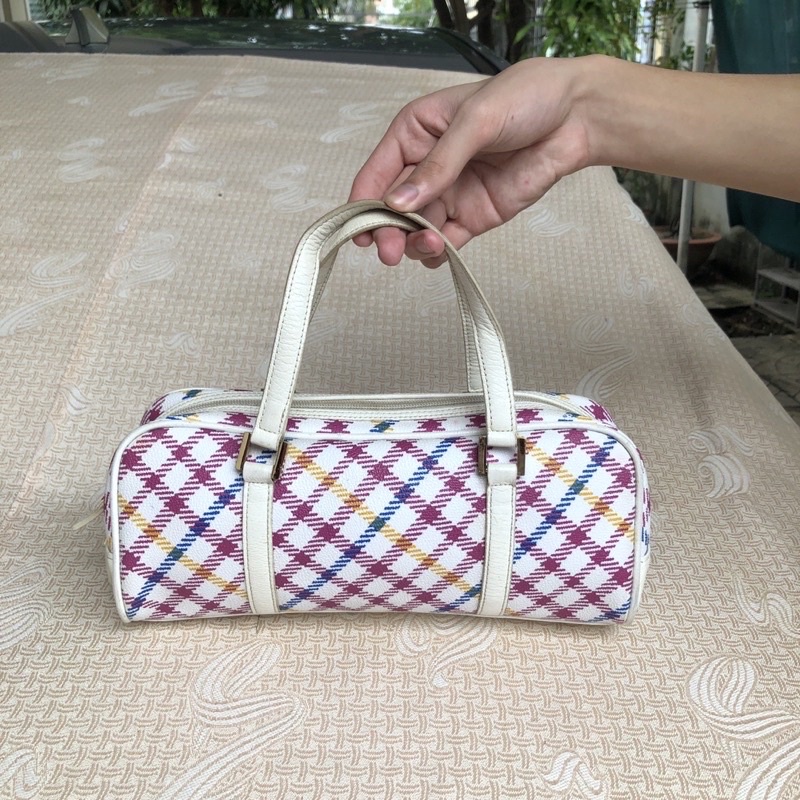 Túi chuẩn si. Túi qua sử dụng. Khách vui lòng xem hình nếu muốn biết thêm thông tin sản phẩm mời khách vô chat . Thanks.