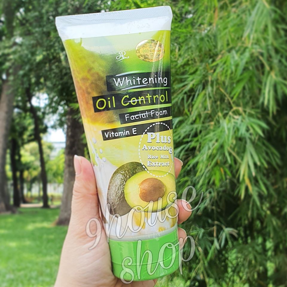 Sữa rửa mặt bơ Aron Whitening Oil Control