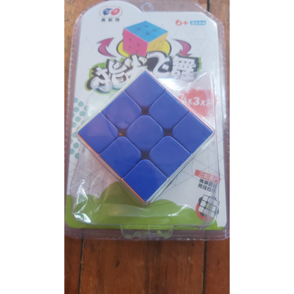 Rubik 3x3 đóng trong vỉ