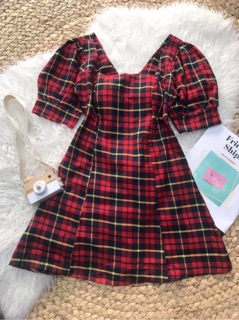 Đầm vintage đỏ trễ vai