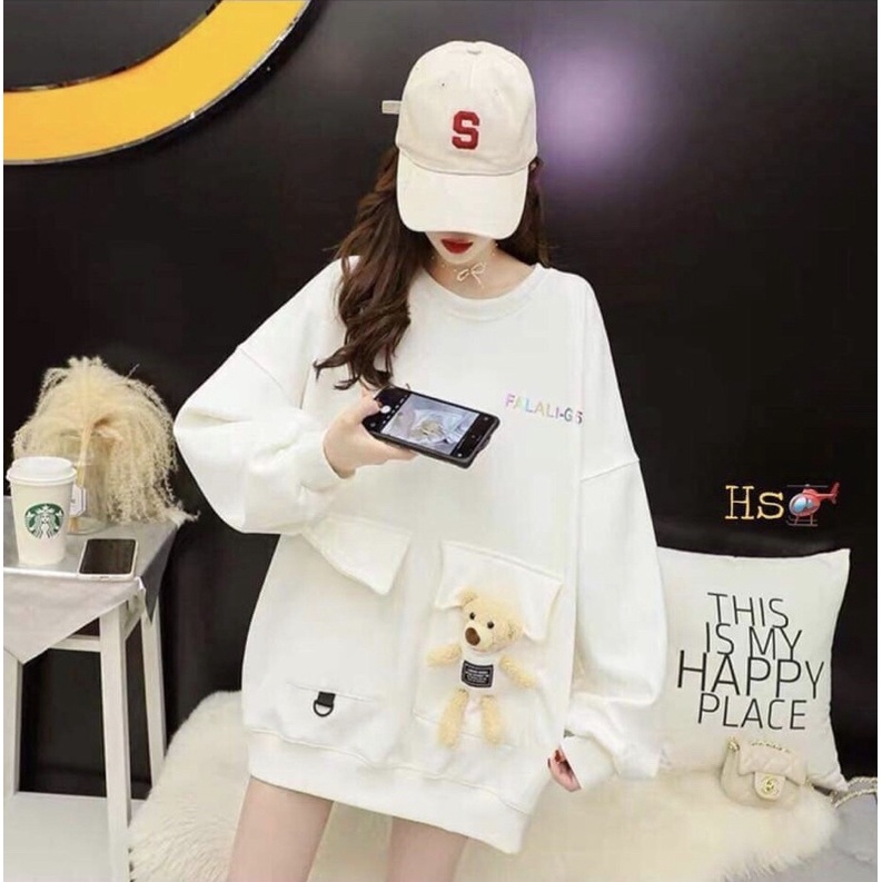 Áo Nỉ dài tay dáng rộng, mặc được thành dạng áo váy có đính kèm em gấu đáng yêu, có 2 màu đen và trắng