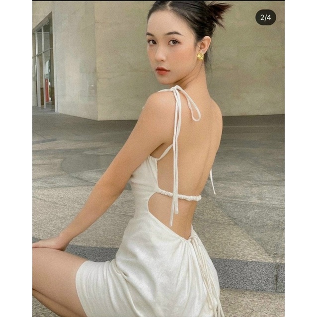 Đầm dây trắng hở lưng