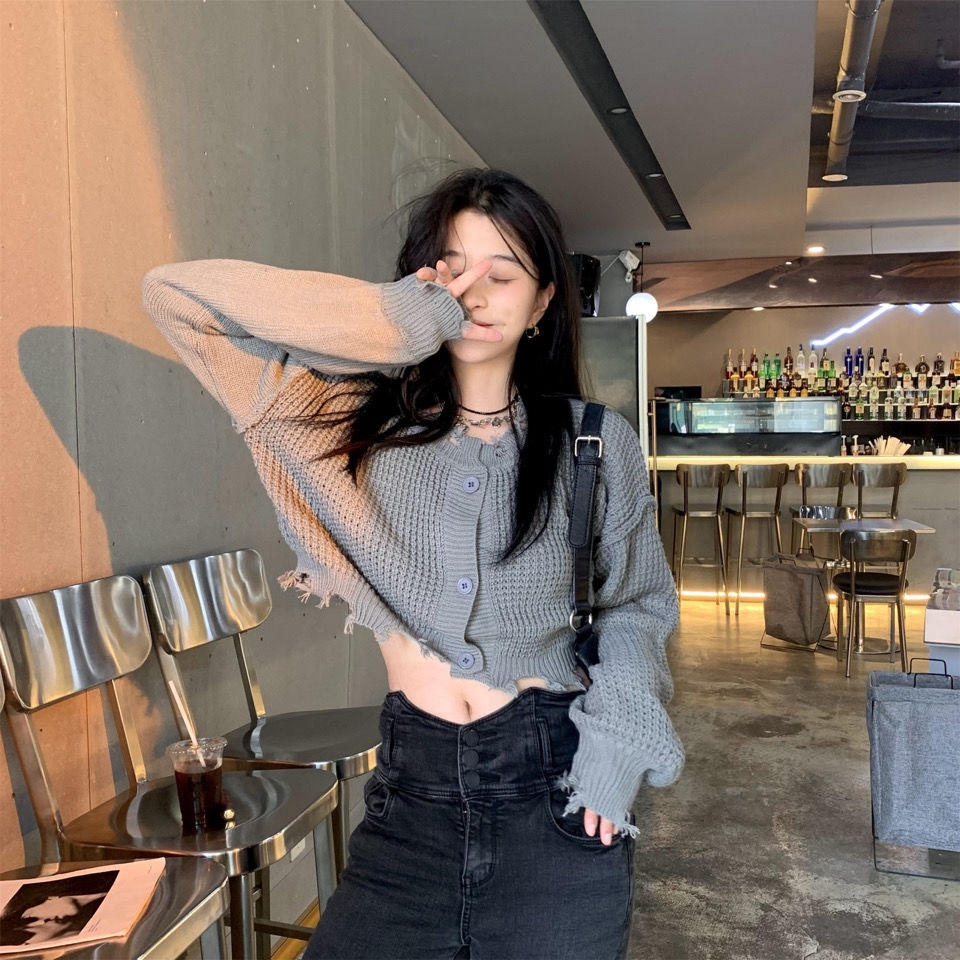 Áo khoác len dáng rộng màu xám nhạt phối tua rua phong cách Hàn Quốc mới mùa thu 2021