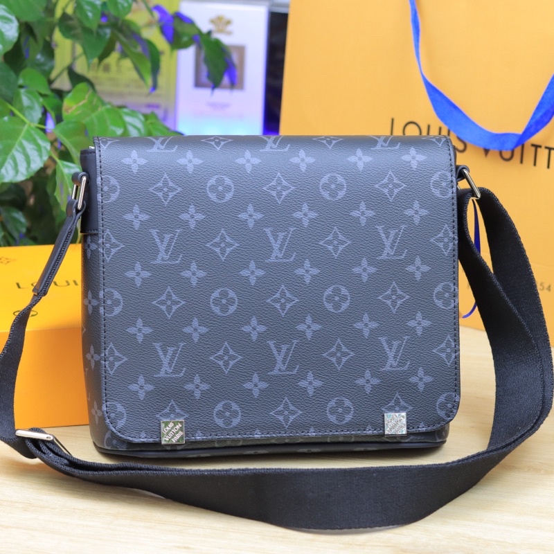 Túi đeo chéo nam M41028 có 4 màu chất liệu da mềm cao cấp kích thước 25x23x6cm