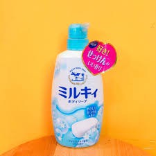 Sữa tắm Milky hương hoa cỏ (550ml) chiết xuất từ sữa bò tươi nguyên chất giúp duy trì độ ẩm tự nhiên cho da
