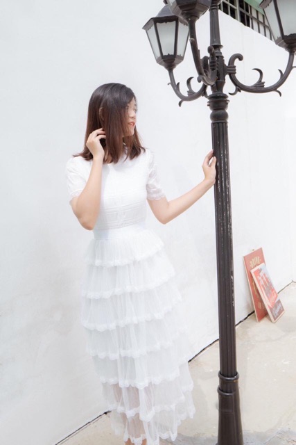 Đầm dự tiệc ren tầng
