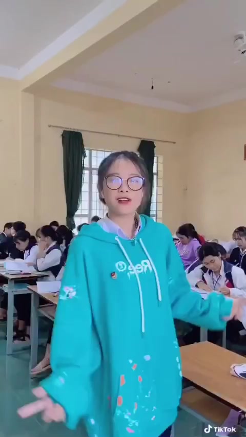 LOCAL BRAND REE - ÁO HOODIE VẨY SƠN THỦ CÔNG MÀU XANH | BigBuy360 - bigbuy360.vn