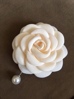 Hoa hồng lụa cài áo handmade