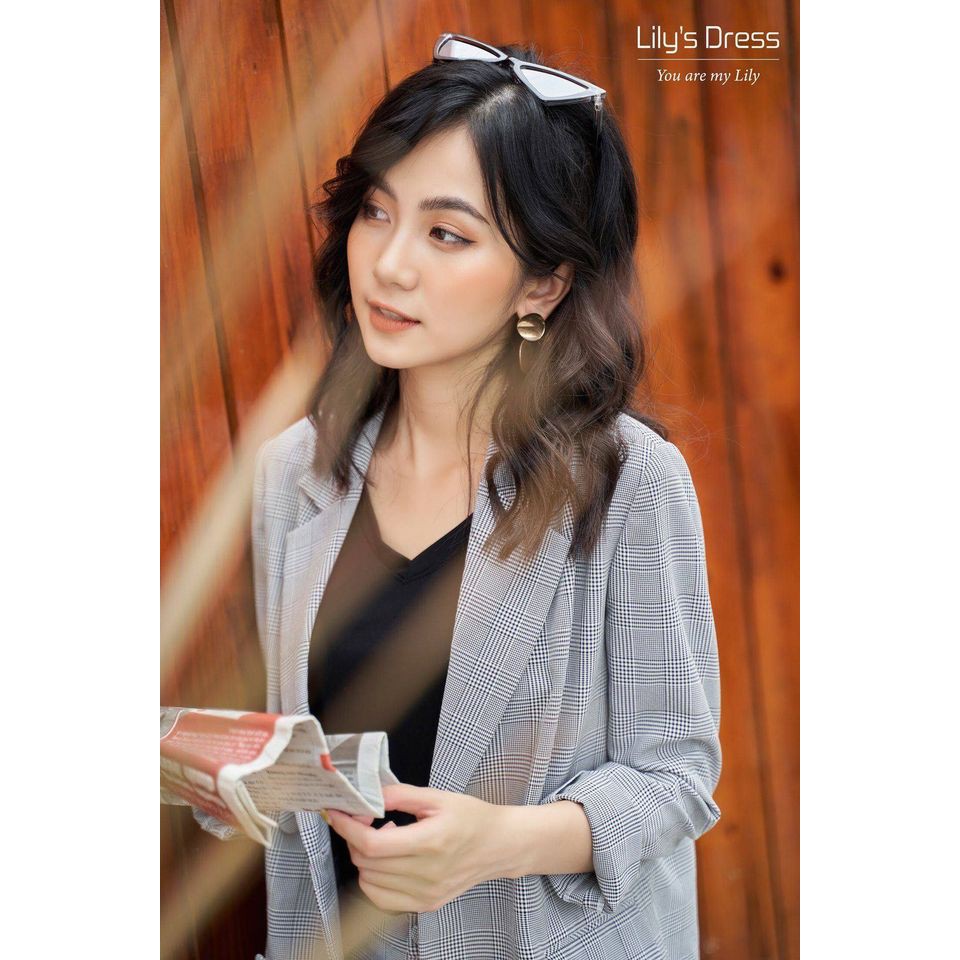 Set Blazer Ghi Sáng 4 cúc dáng ngắn + quần âu by Lilie | BigBuy360 - bigbuy360.vn