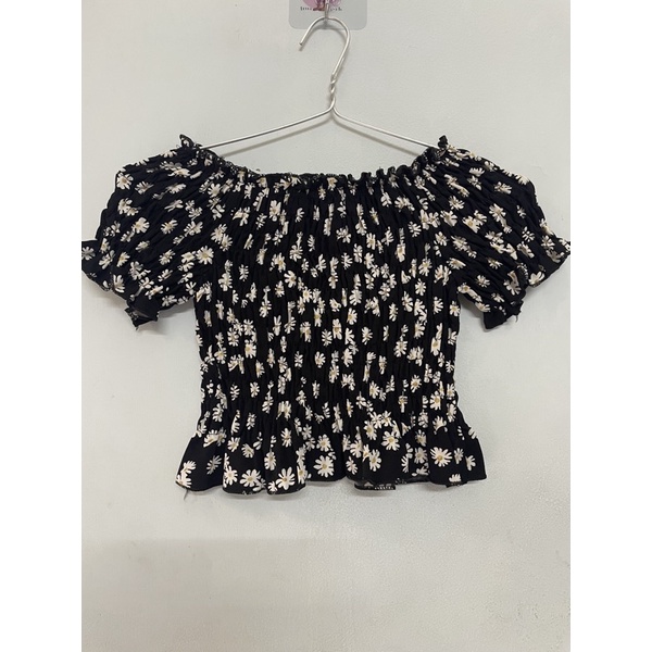 Áo croptop nhún thun trễ vai hoa cúc