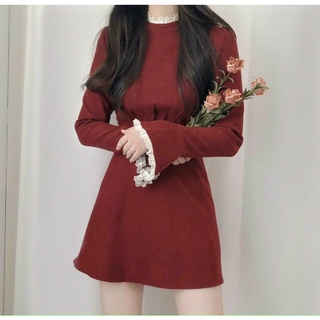 Đầm đỏ phối ren