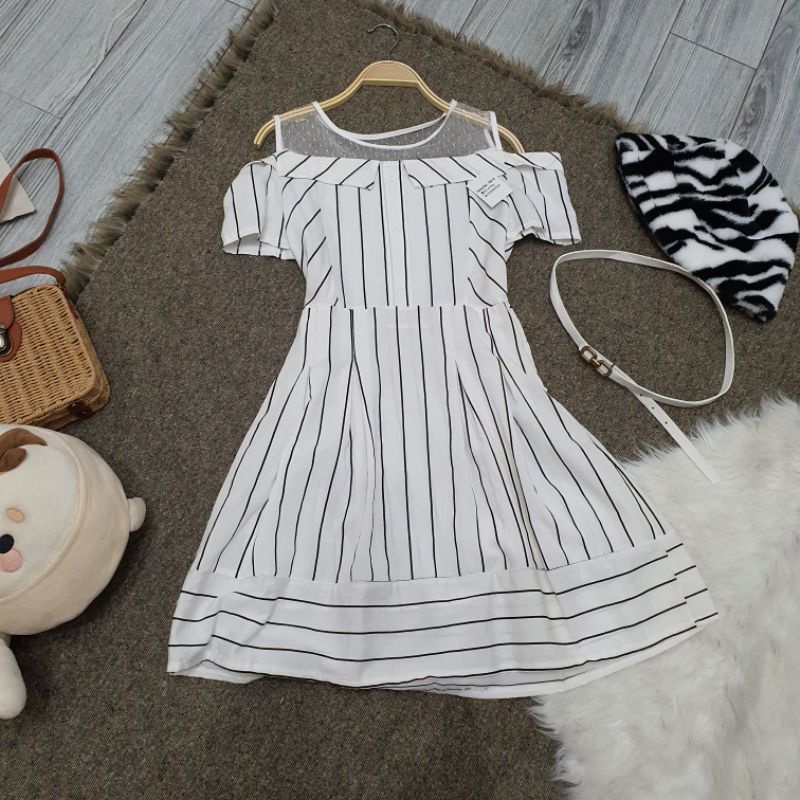Đầm kẻ sọc trắng đen phối lưới hở vai kèm nịt new thanh lý shop nghỉ bán