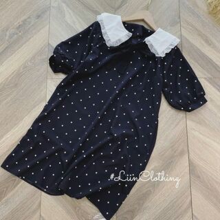 Váy chấm bi cổ bèo