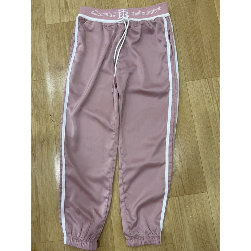 Pass set thể thao gồm quần+ áo khoác size M