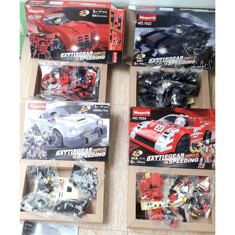 Lắp ráp 1 hộp Lego-Xe chiến tốc độ có nhiều chi tiết bằng nhựa rất đẹp