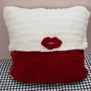 Gối dựa len Valentine