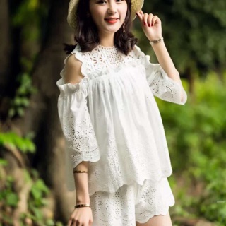 Áo đũi thêu hở vai