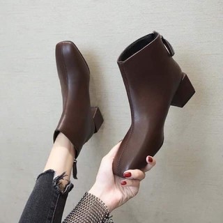 BOOTS DA CỔ NGẮN MŨI VUÔNG