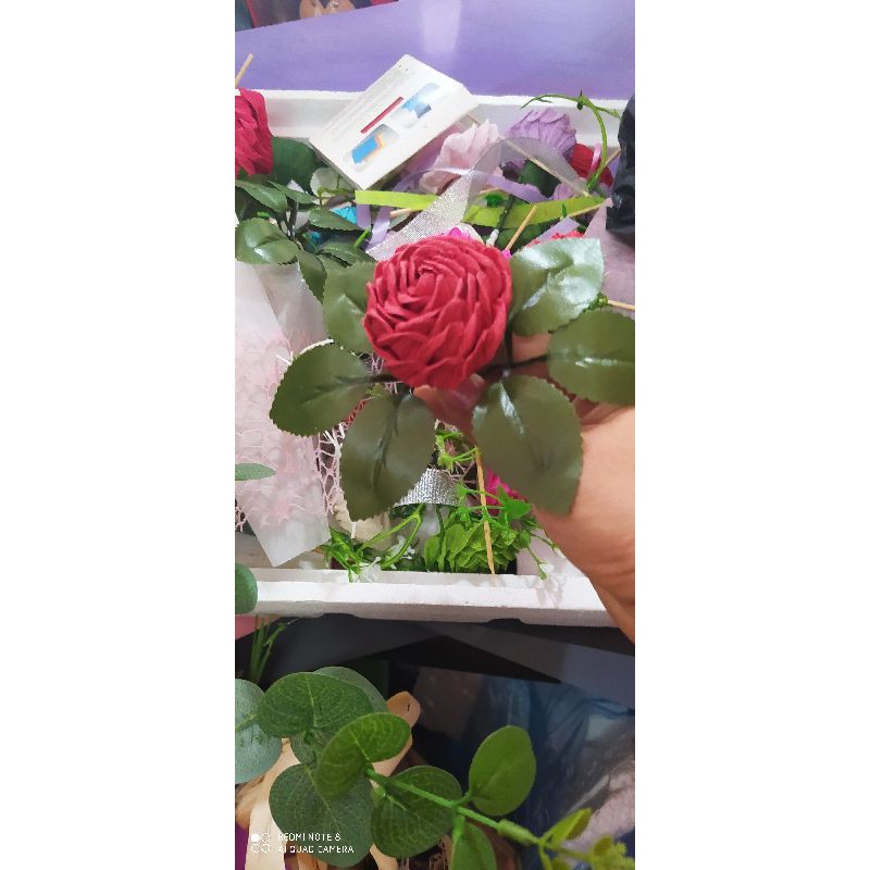 Hoa hồng giấy nhún 1 bông có cành có lá cỡ 7cm