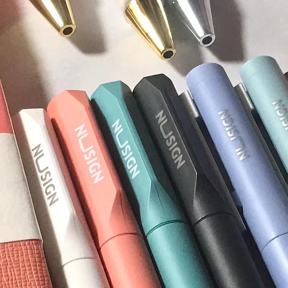 Bút Mực Đen Ngòi 0.5mm Có Thể Xoay Được Chất Lượng Cao