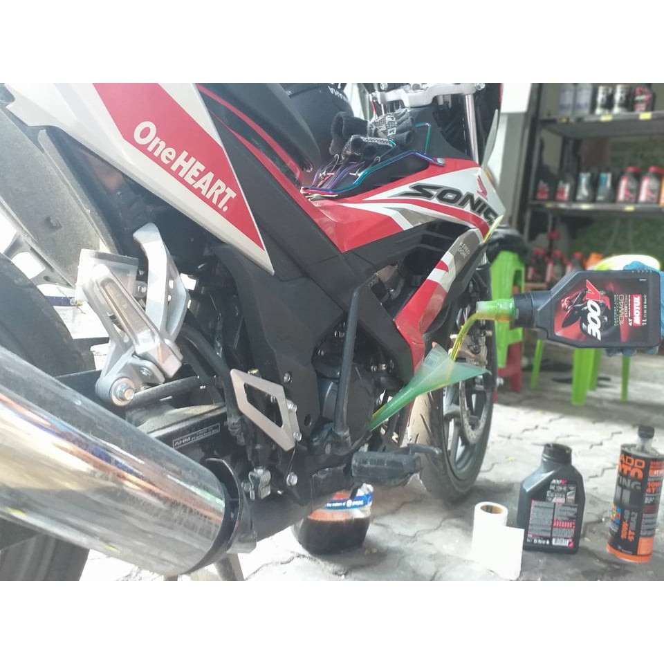 Motul 300v 10w40 1l 1l1 1l2 1l3 1l4