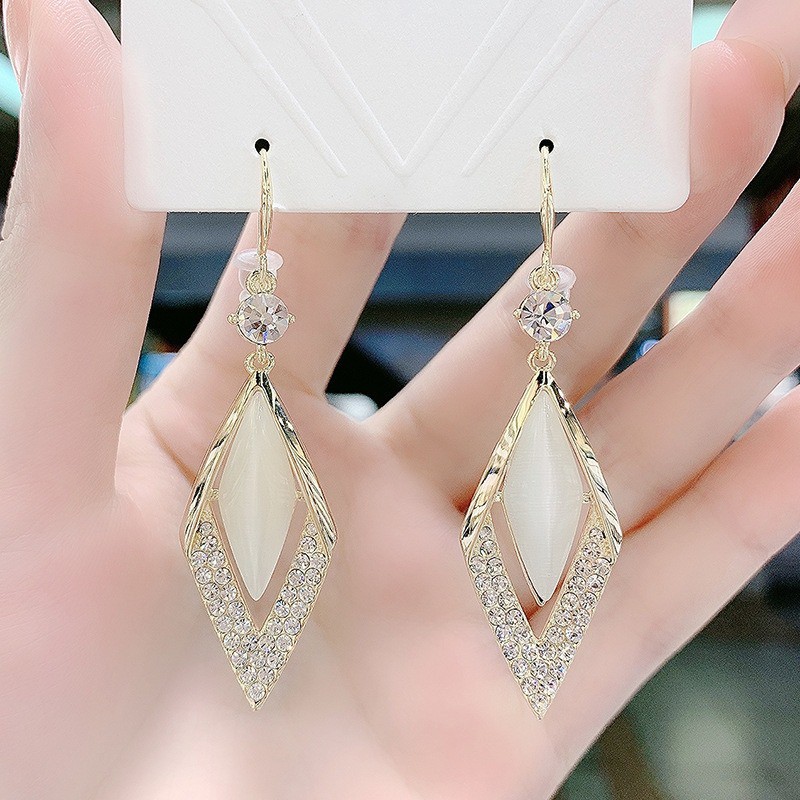 Bông Tai Nữ Hàn Quốc phong cách thời trang siêu đẹp - B19