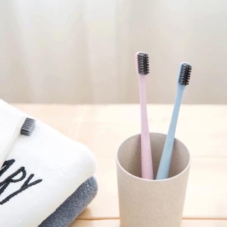 Bàn chải than tre lúa mạch có hộp đựng