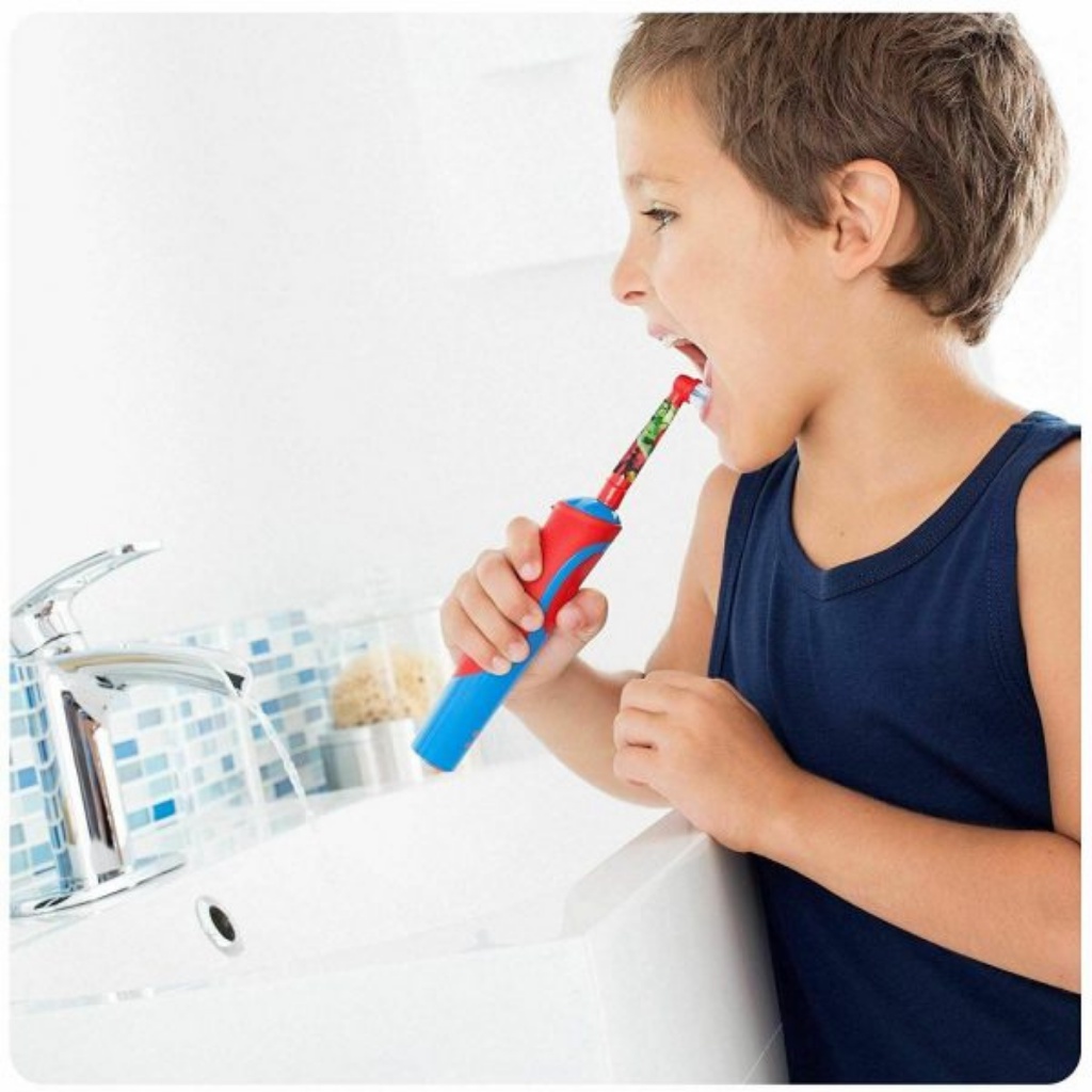 Bàn chải điện đánh răng tự động Oral-B Disney cho em bé, bé gái từ 5 tuổi giúp răng bé sạch, ngăn ngừa viêm nướu