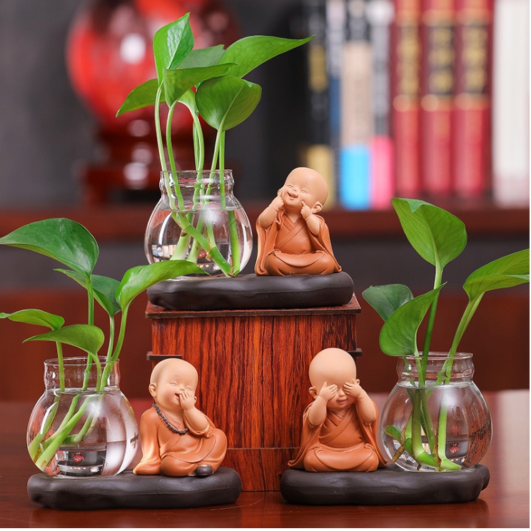Bình thủy sinh hình chú tiểu an nhiên trồng cây tặng kèm sỏi, bao gồm tượng-bình-đế, mang lại sự an nhiên và bình an