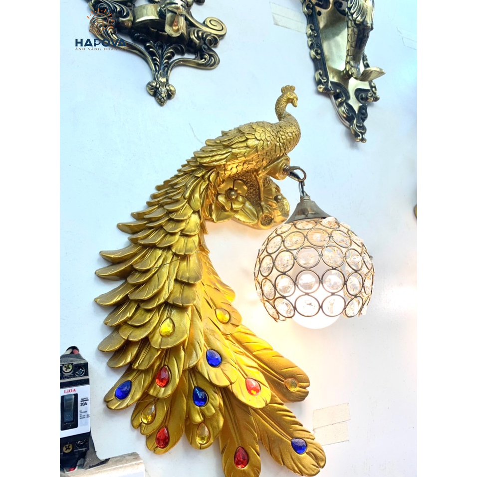 Đèn gắn tường, đèn trang trí phòng khách hình con công HAPOVA SATRE 6222 bộ 2 Kèm bóng 9W Vàng