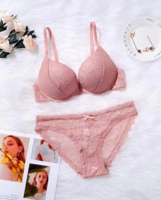 Vicky ánh nhũ siêu đẩy