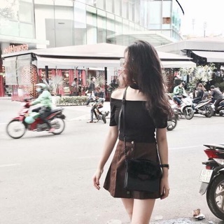 Áo trễ vai đen trơn