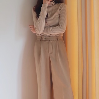 Áo cổ lọ kẻ ngang