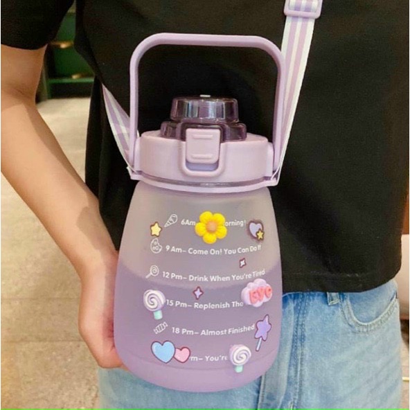 Bình Đựng Nước Uống dễ thương Có Ống hút 1,2 Lít Kèm Dây (Có Tặng Kèm Sticker 2D)