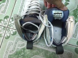Giày sneakers