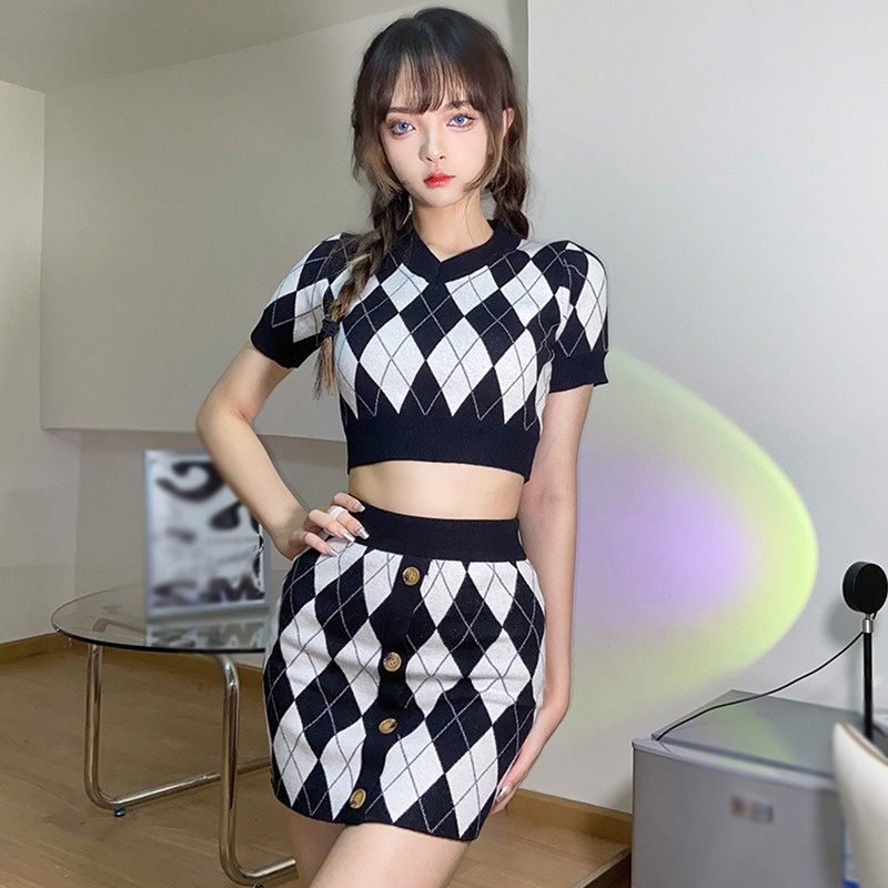 Bộ Áo Croptop Dệt Kim Ngắn Tay Cổ Chữ V + Chân Váy Eo Cao Gợi Cảm Cho Nữ