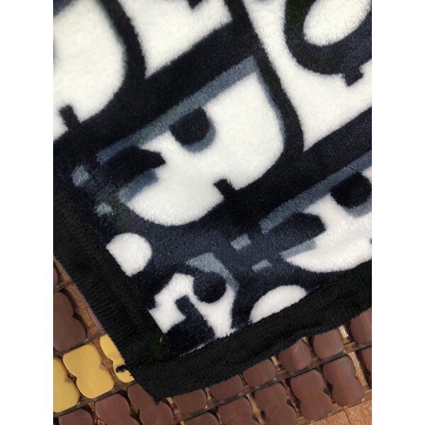 Chăn tuyết thương hiệu xịn sò cập bến chất mềm mại 1.5m x 2m - Kèm hộp xinh