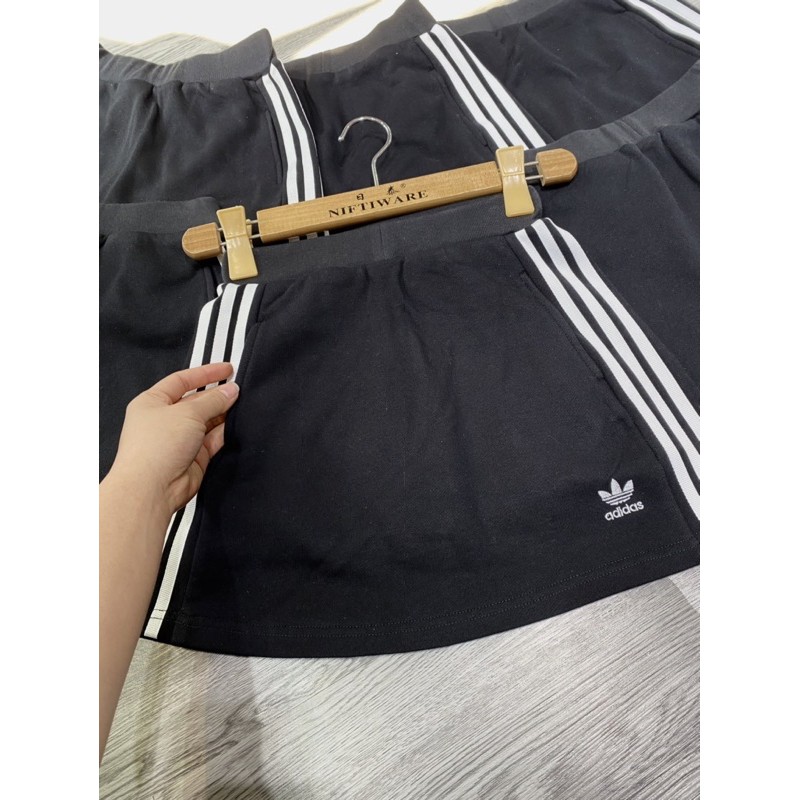 CHÂN VÁY Adidas THỂ THAO LOGO THÊU,CÓ QUẦN LÓT TRONG,TUI HÔNG