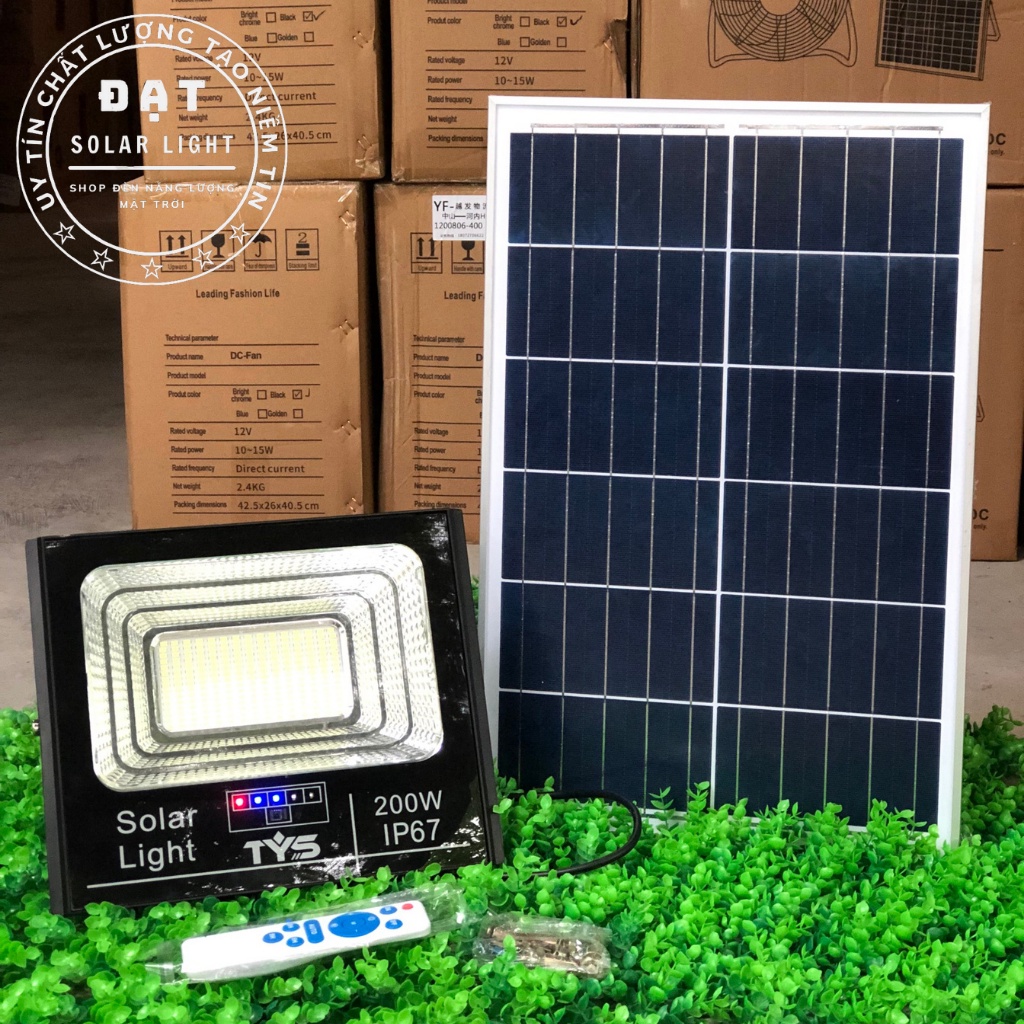 Đèn năng lượng mặt trời 200W báo pin TYS uy tín đi cùng với chất lượng
