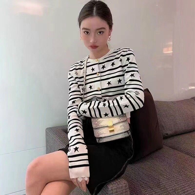 Áo len dệt kim tay dài L V ngôi sao