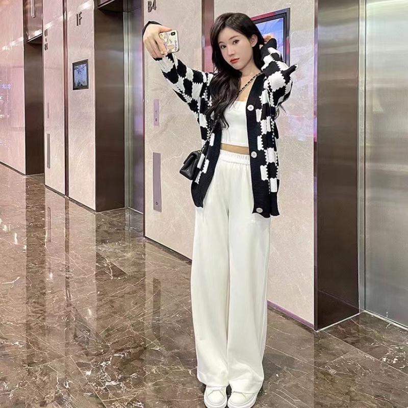 Áo khoác len cardigan dáng rộng họa tiết sọc caro thiết kế thời trang mùa đông phong cách Hàn Quốc cho nữ | BigBuy360 - bigbuy360.vn
