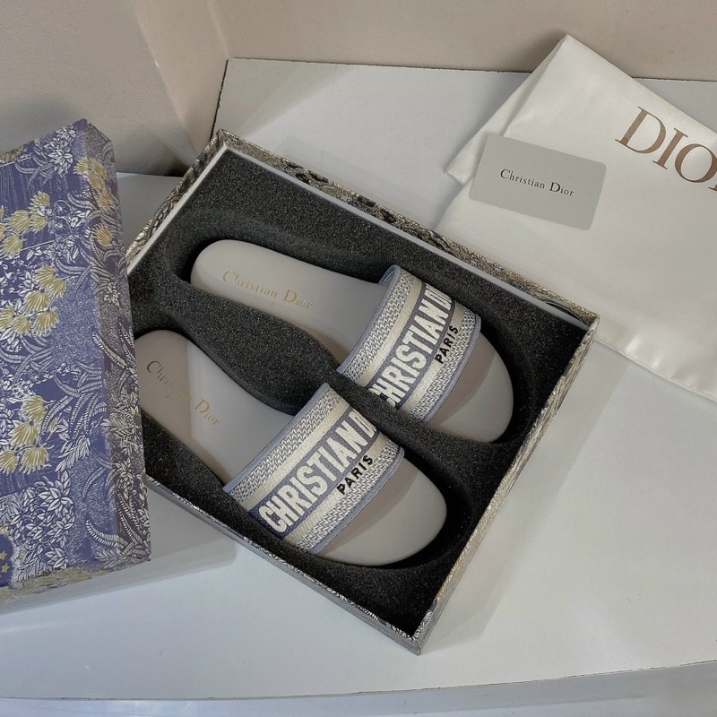 Dép dior hoạ tiết