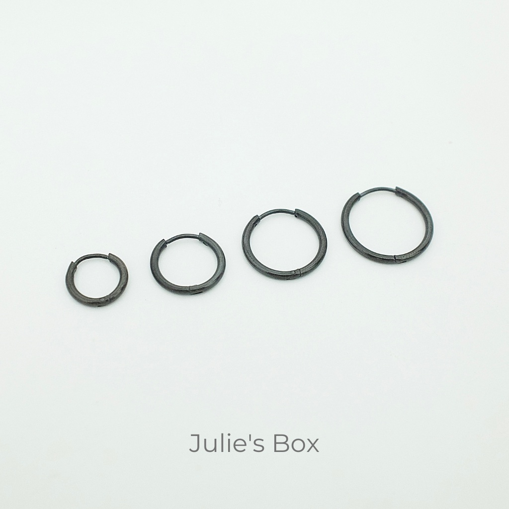 [1 CHIẾC]Khuyên Tai Tròn Hoop Nhiều Size Dày 1.6MM [SIÊU MỎNG] Màu Đen Unisex Titanium Julies Box 66 Bông Tai Titan Nam