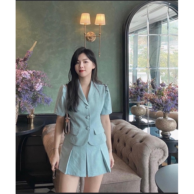 Áo vest cúc bọc + chân váy xoè