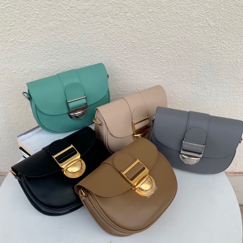 Túi đeo chéo dáng khuyết sz20cm