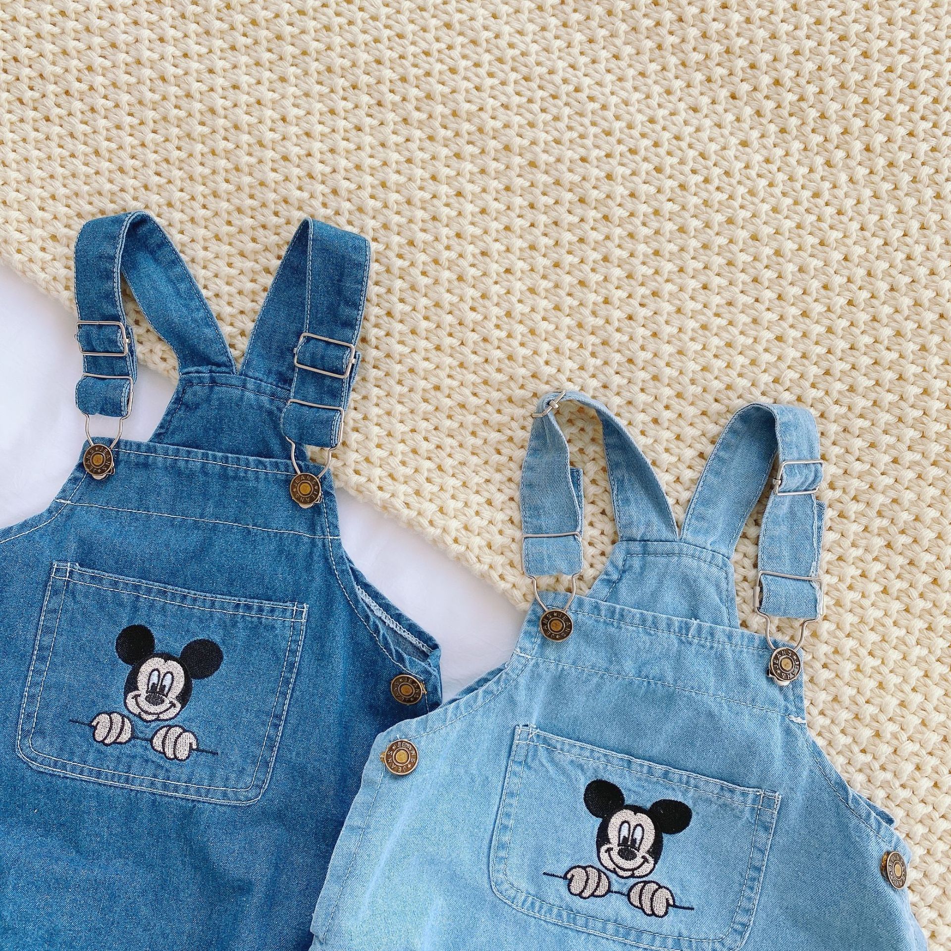 Áo liền quần denim thêu hình chuột Mickey dành cho trẻ em